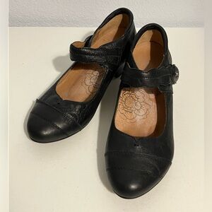 Taos Black Mary Jane Heels with Hidden Velcro Strap Size 7